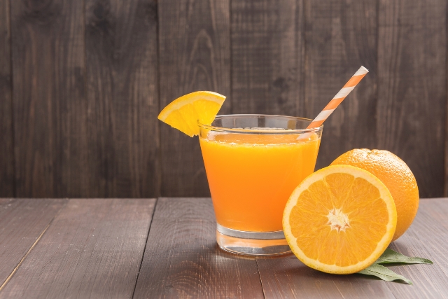 apelsinjuice har C-vitamin för hårväxt