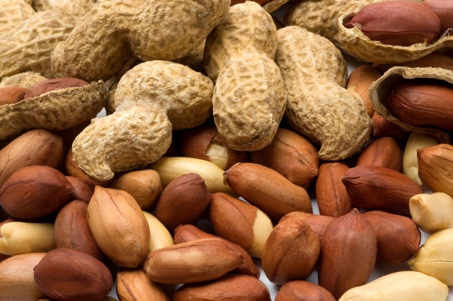 peanuts have niacin for hair growth
