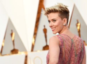 Scarlett-Johansson-sommar-frisyrer-Getty-images-Valerie-Macon
