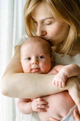 newborn-baby-mother-short-hair-kissing-postpartum-hair-loss
