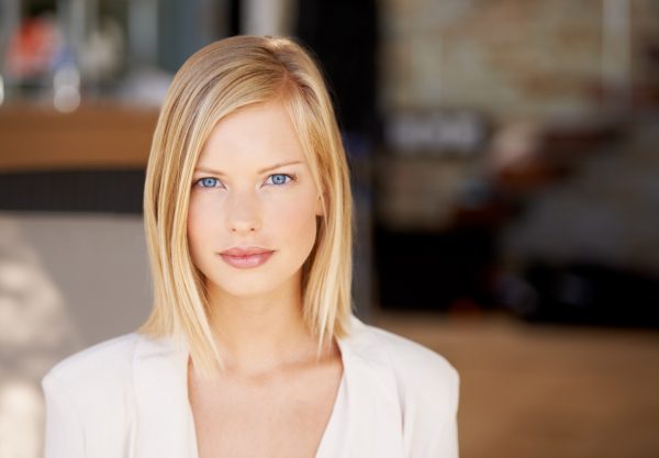 blond kvinna trubbig bob 2019 frisyrer för kvinnor viviscal hårblogg