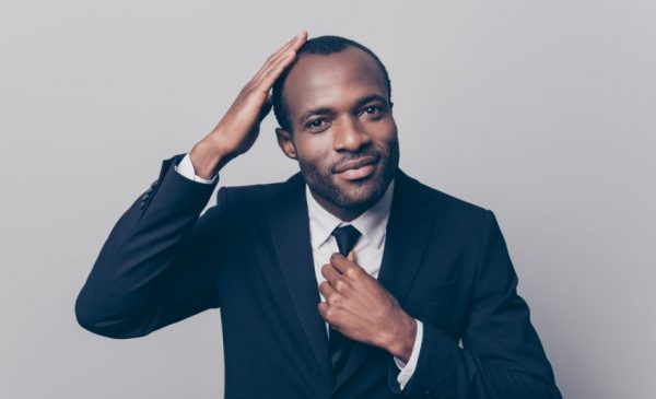 buzzcut kostym slips självsäker afrikansk amerikansk man het 2019 frisyrer för män viviscal hårblogg