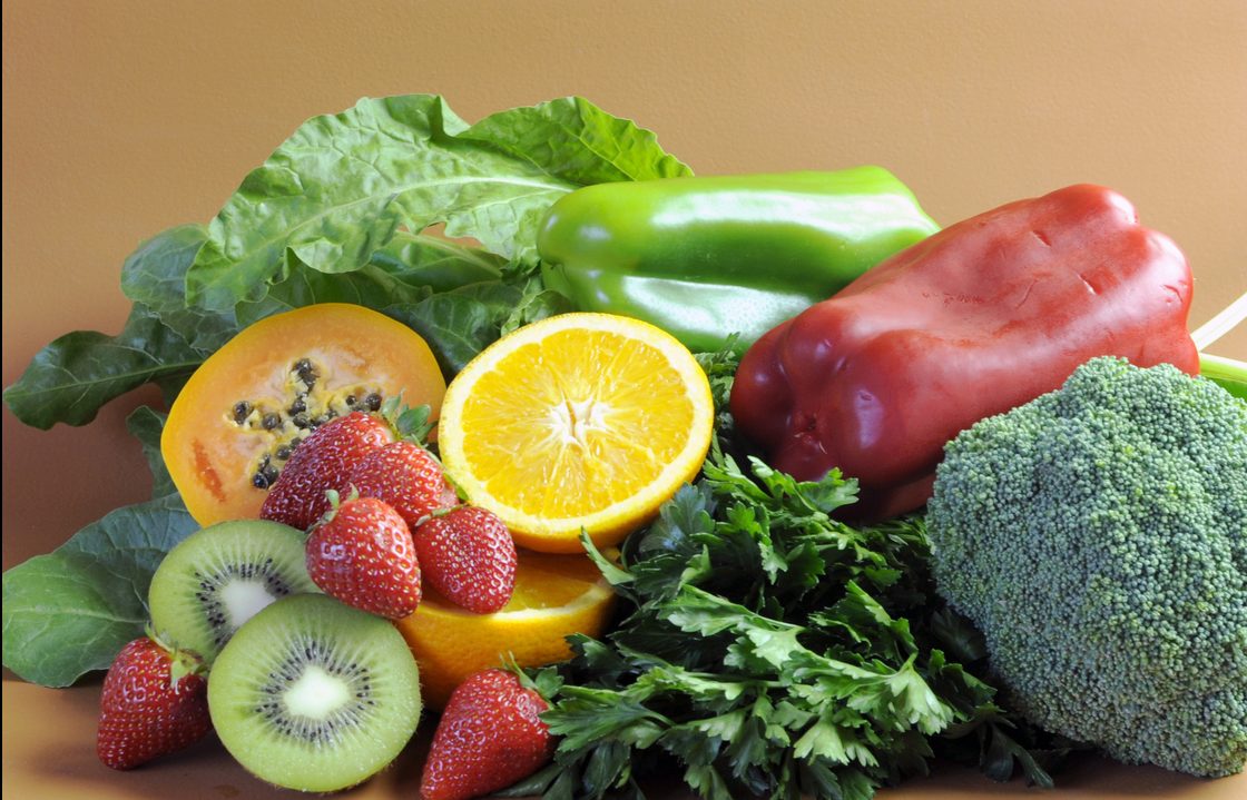 Veggies and fruits rich in vitamin C pictured - broccoli, kiwi, peppers & oranges.