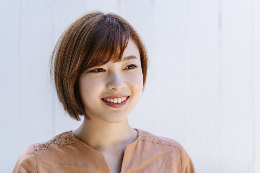 smiling asian woman chin length bob with bangs how to wear and style chin length bobs viviscal hair blog